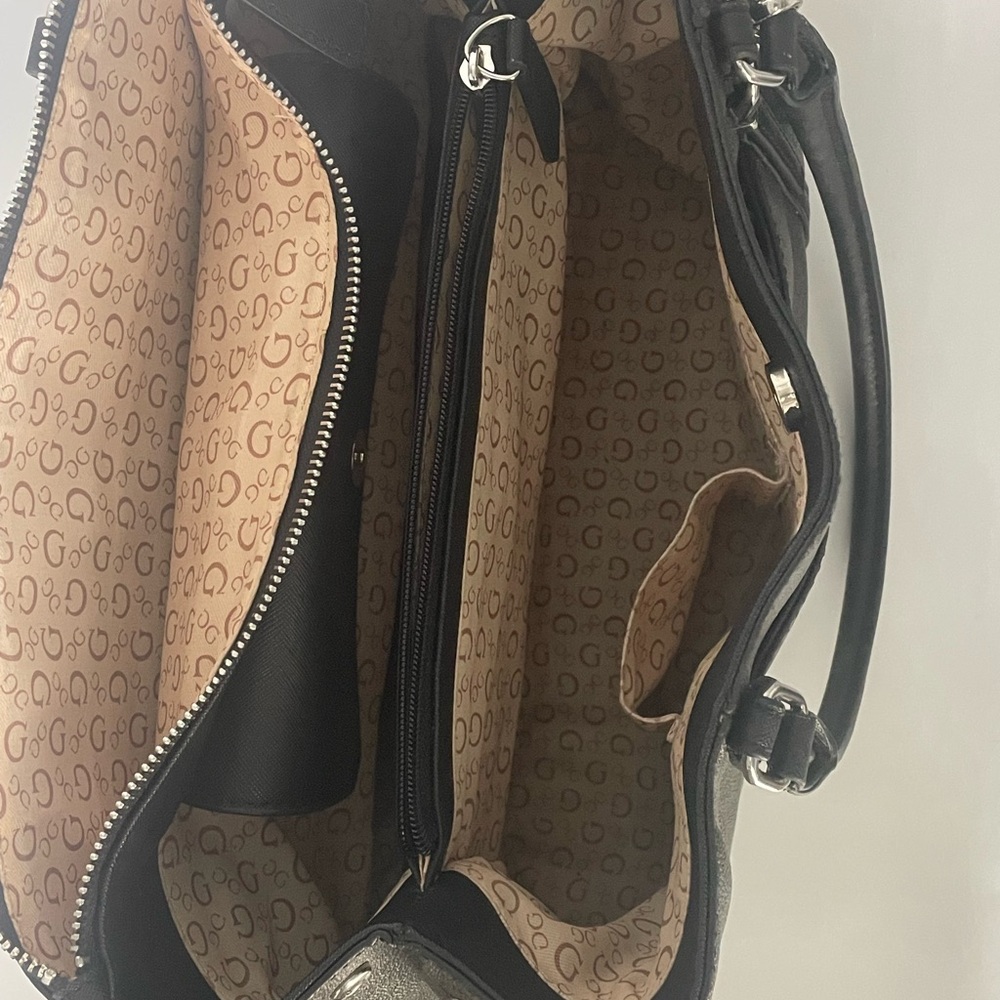 GUESS Black Women's Tote Bag - Picture 3 of 4